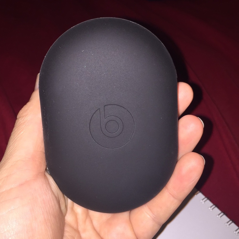 Beats case for earbuds w/o earbuds